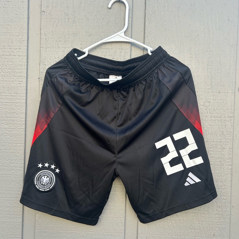 24/25 Germany Home Fan Version Shorts (Medium) (#22)